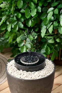 Fontene med solceller Ø16,5 cm – Outfit